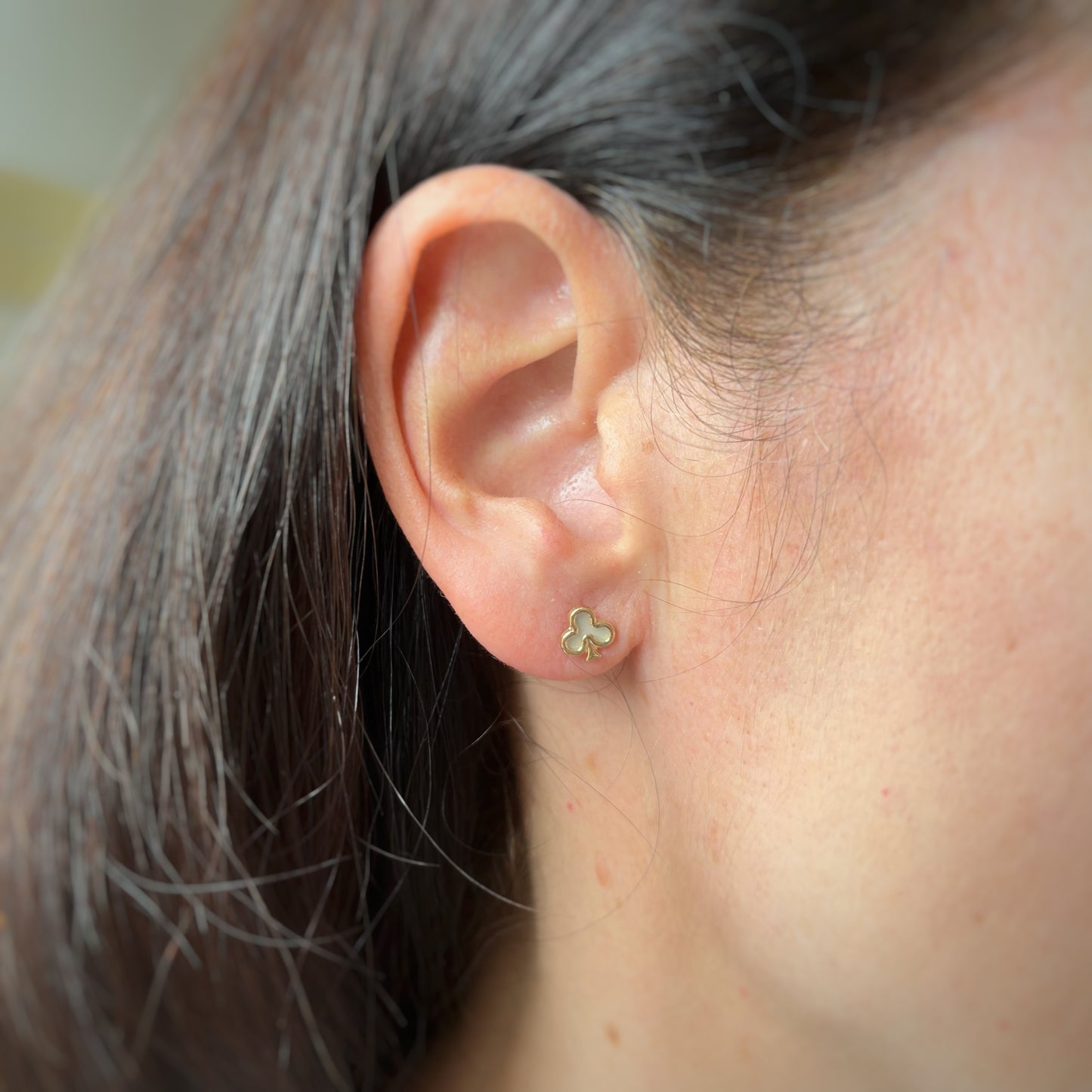 Aretes en oro amarillo de 14k de trébol con broche rosca