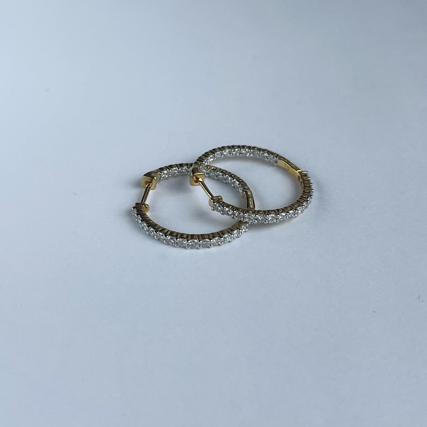 Argollas de plata con baño de oro amarillo con diamantes de laboratorio 1ctw