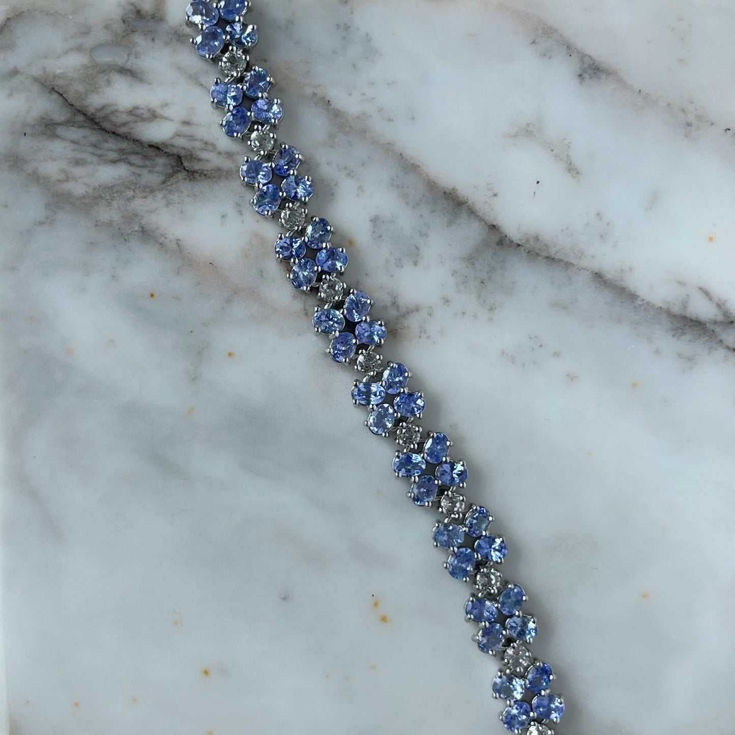 Pulsera de plata con tazanita y zafiro blanco de laboratorio
