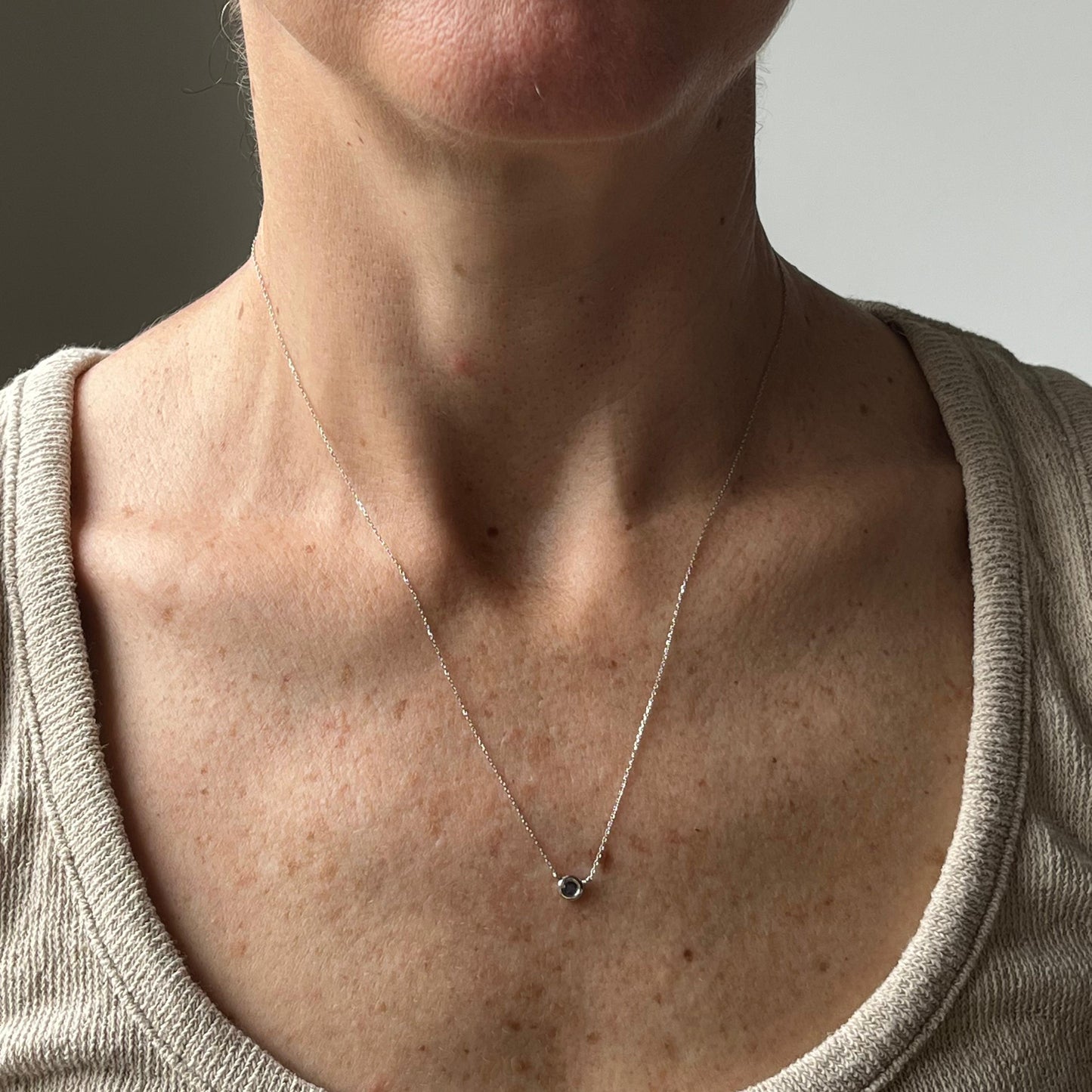 Collar en oro amarillo 14K con amatista biselada