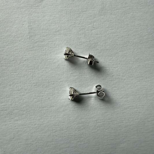 Studs de plata con moissanitas 1ctw