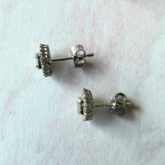 Aretes en oro blanco 10k con diamantes