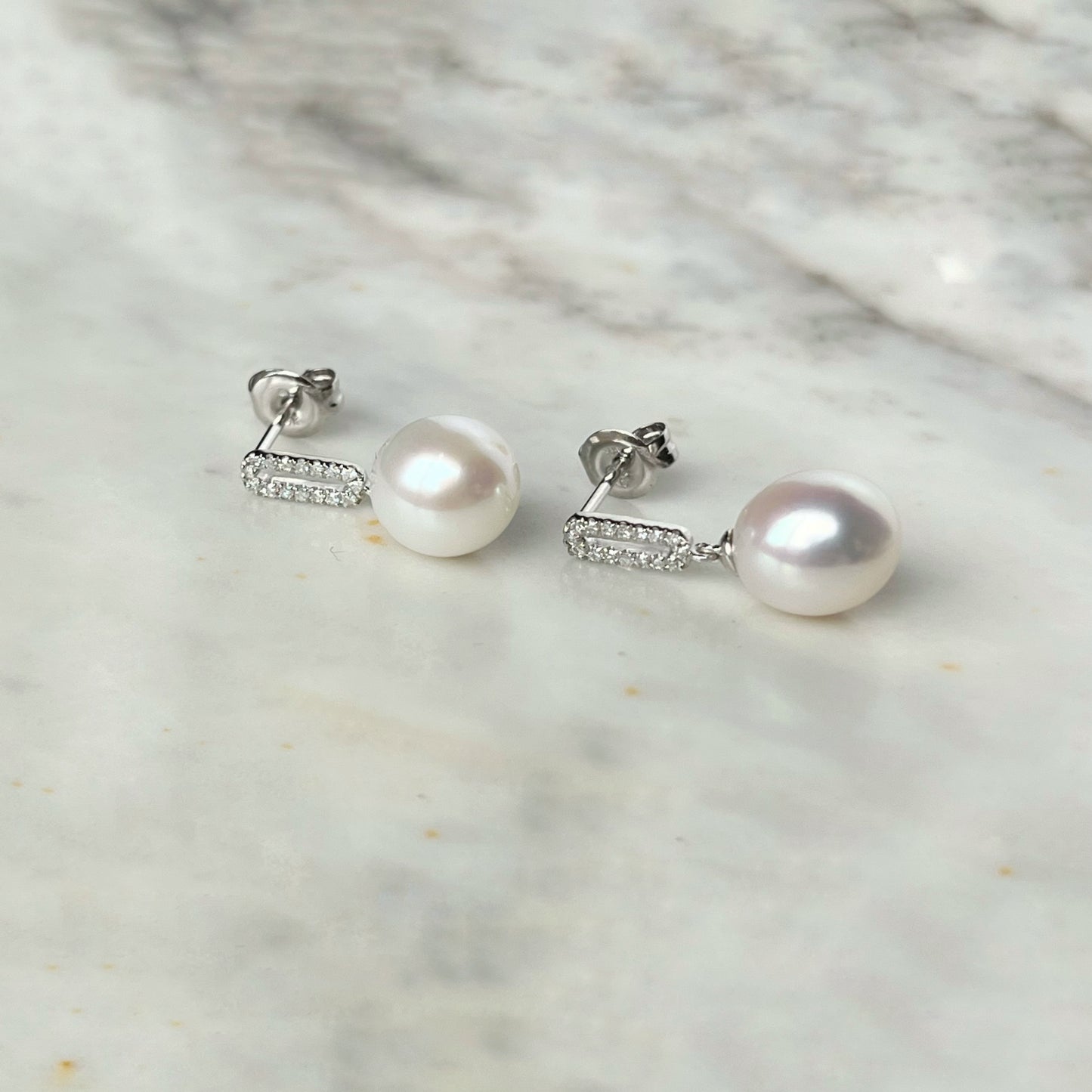 Aretes en oro blanco 14k con perlas y diamantes 0.10ctw