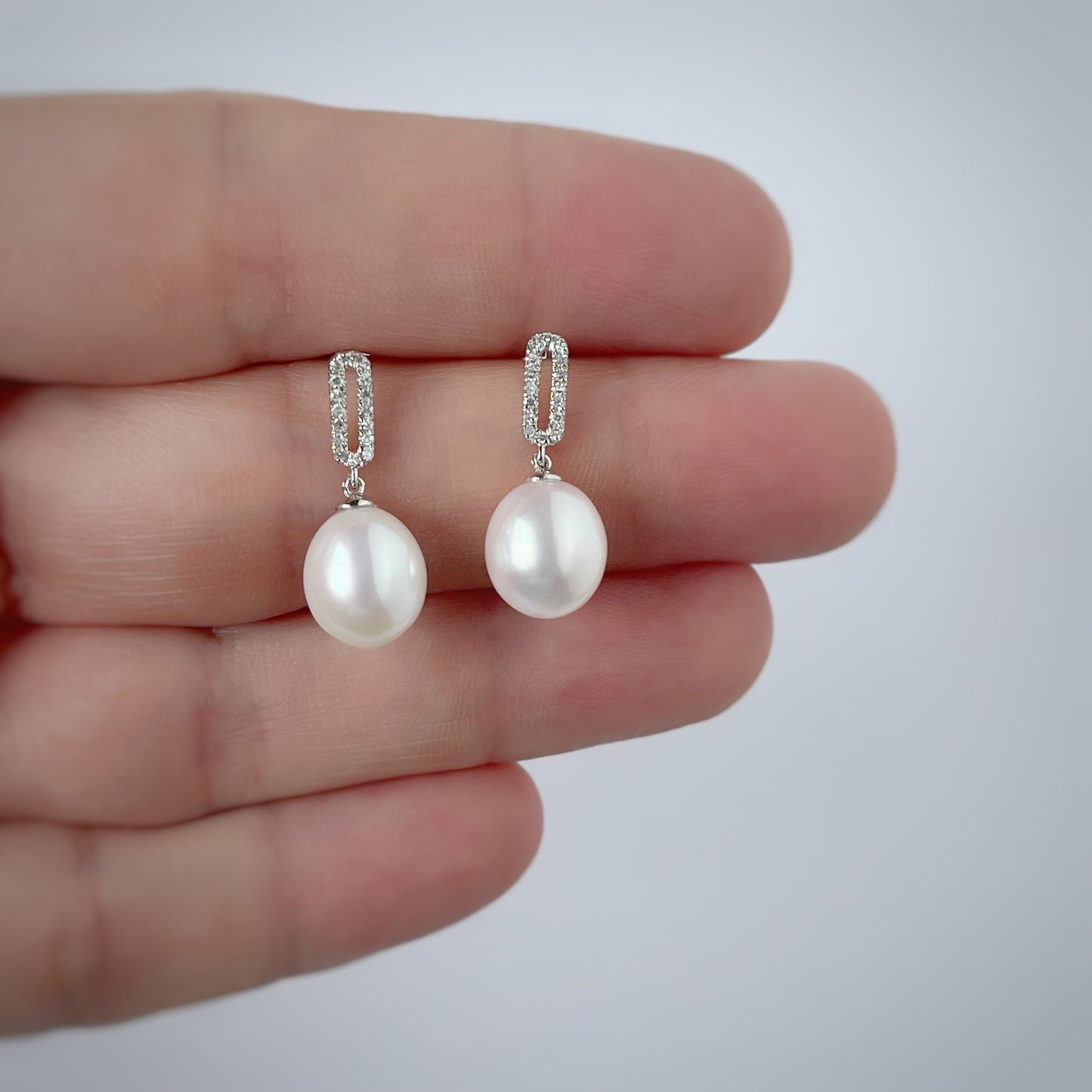 Aretes en oro blanco 14k con perlas y diamantes 0.10ctw