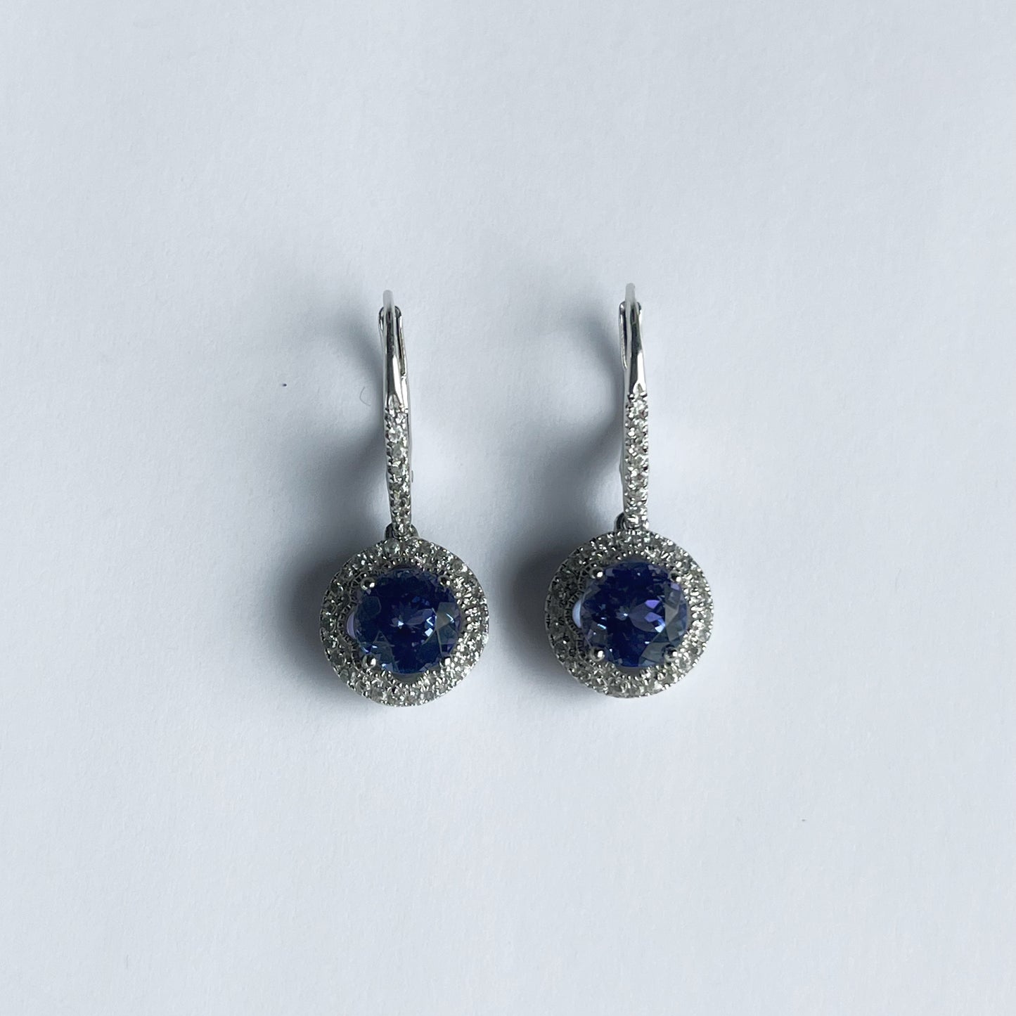 Aretes en plata de gancho con tanzanitas