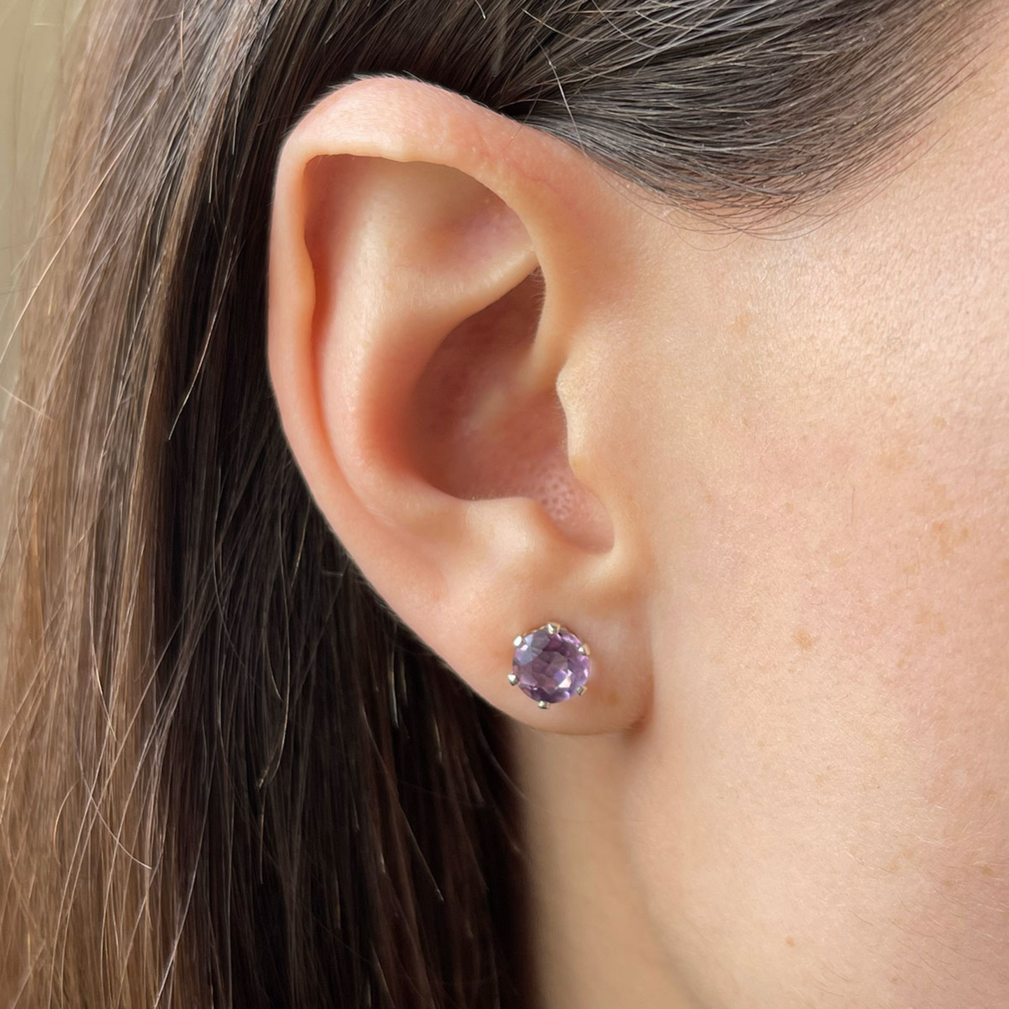 Arete de plata single de amatista.