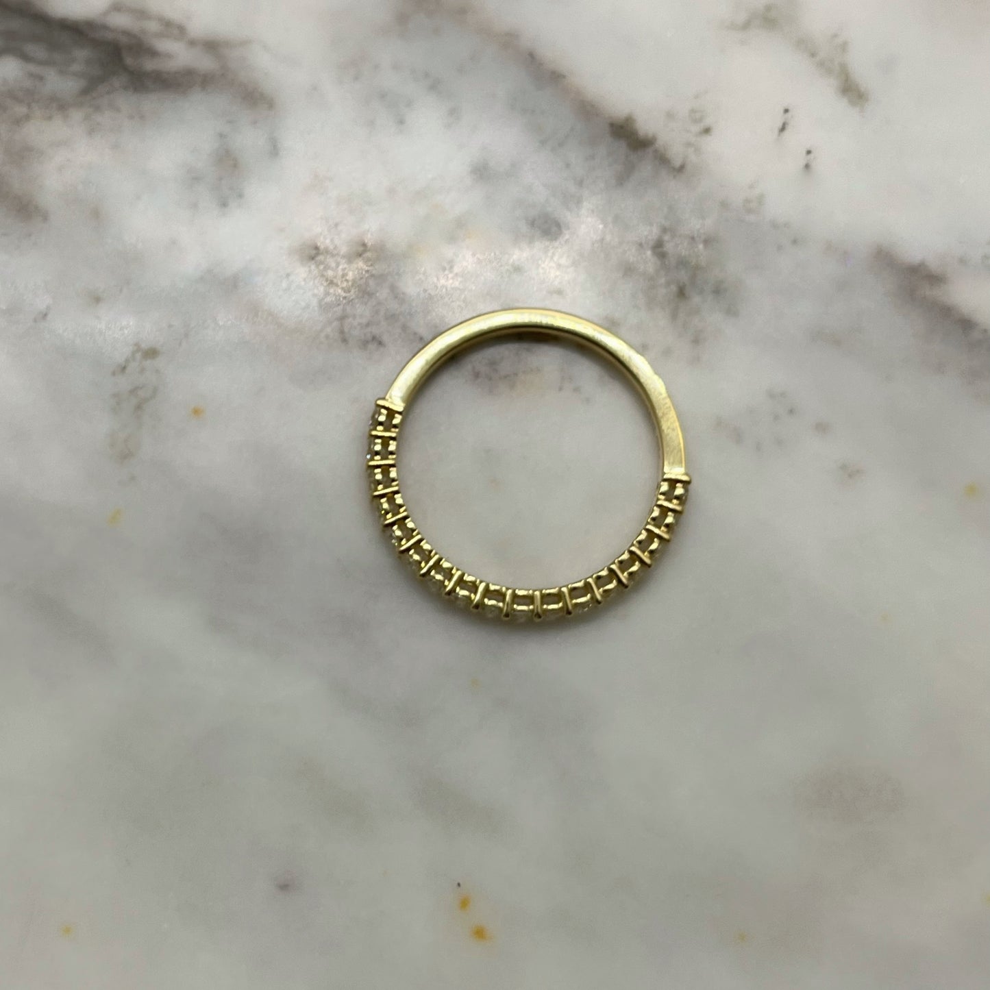 Medio cintillo de diamantes 0.49ctw en oro amarillo 18k