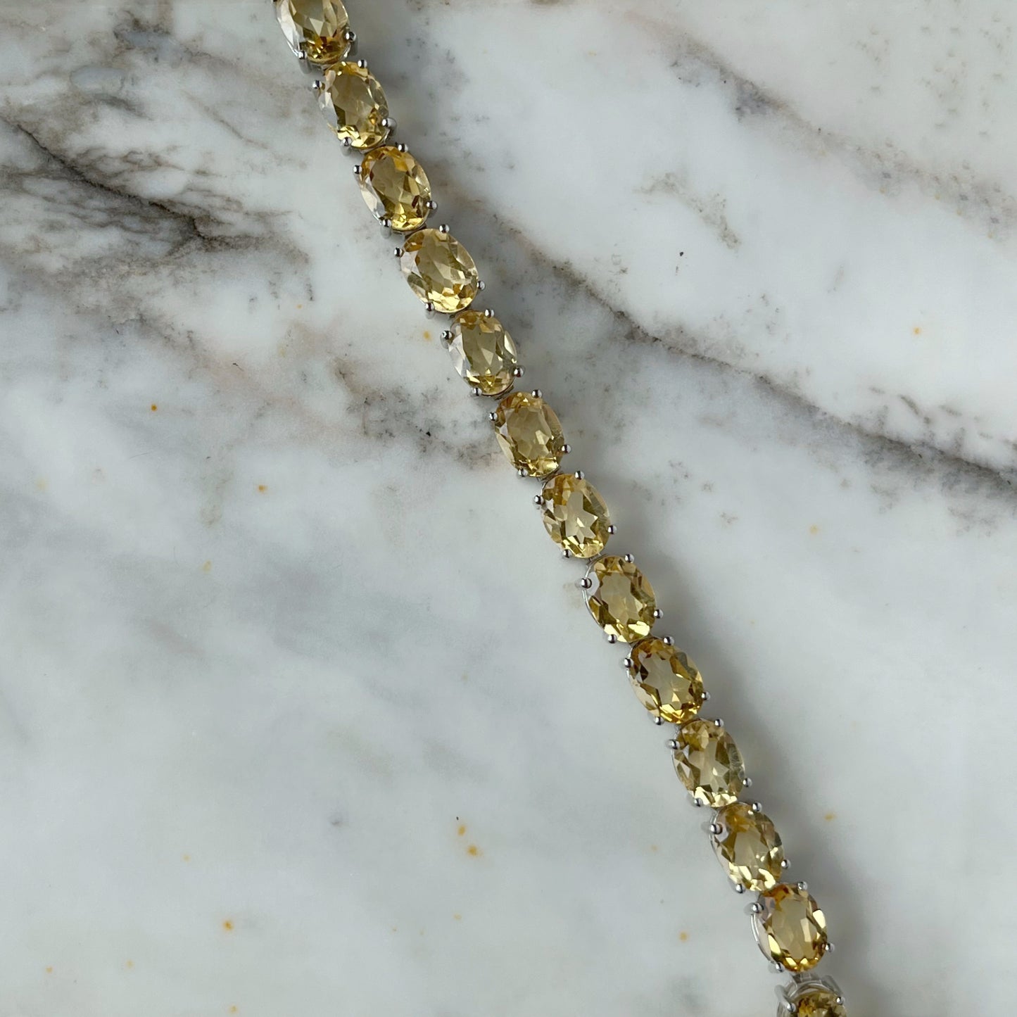 Pulsera de plata con citrinos ovalados