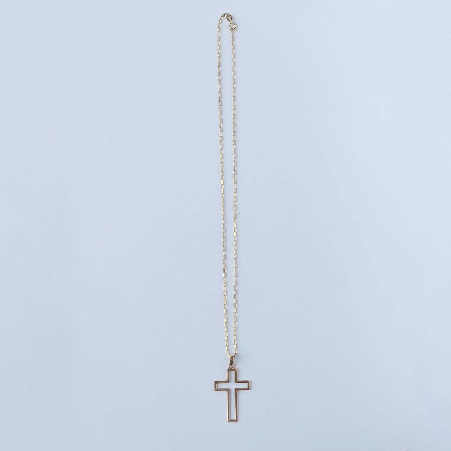 Dije con cruz en oro 18k grande con puntas rectas