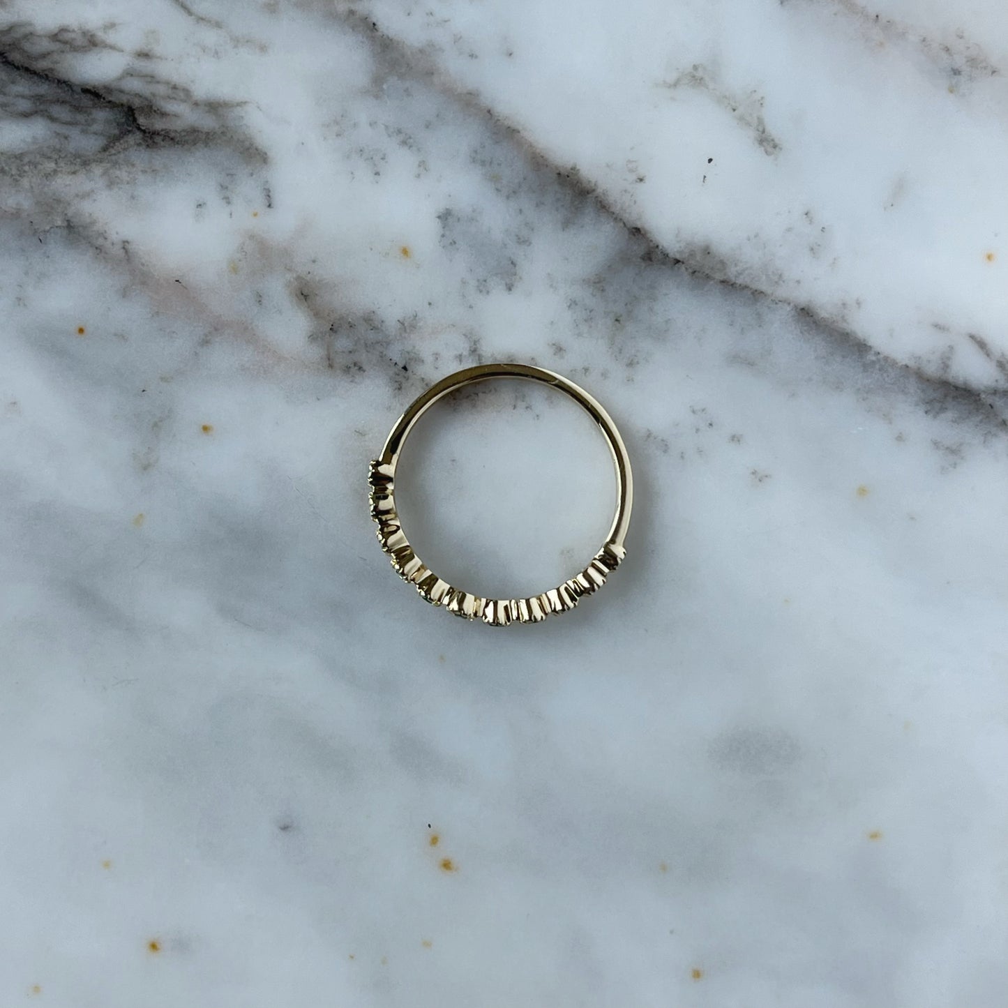 Anillos en oro amarillo 10k con esmeraldas mini biseladas