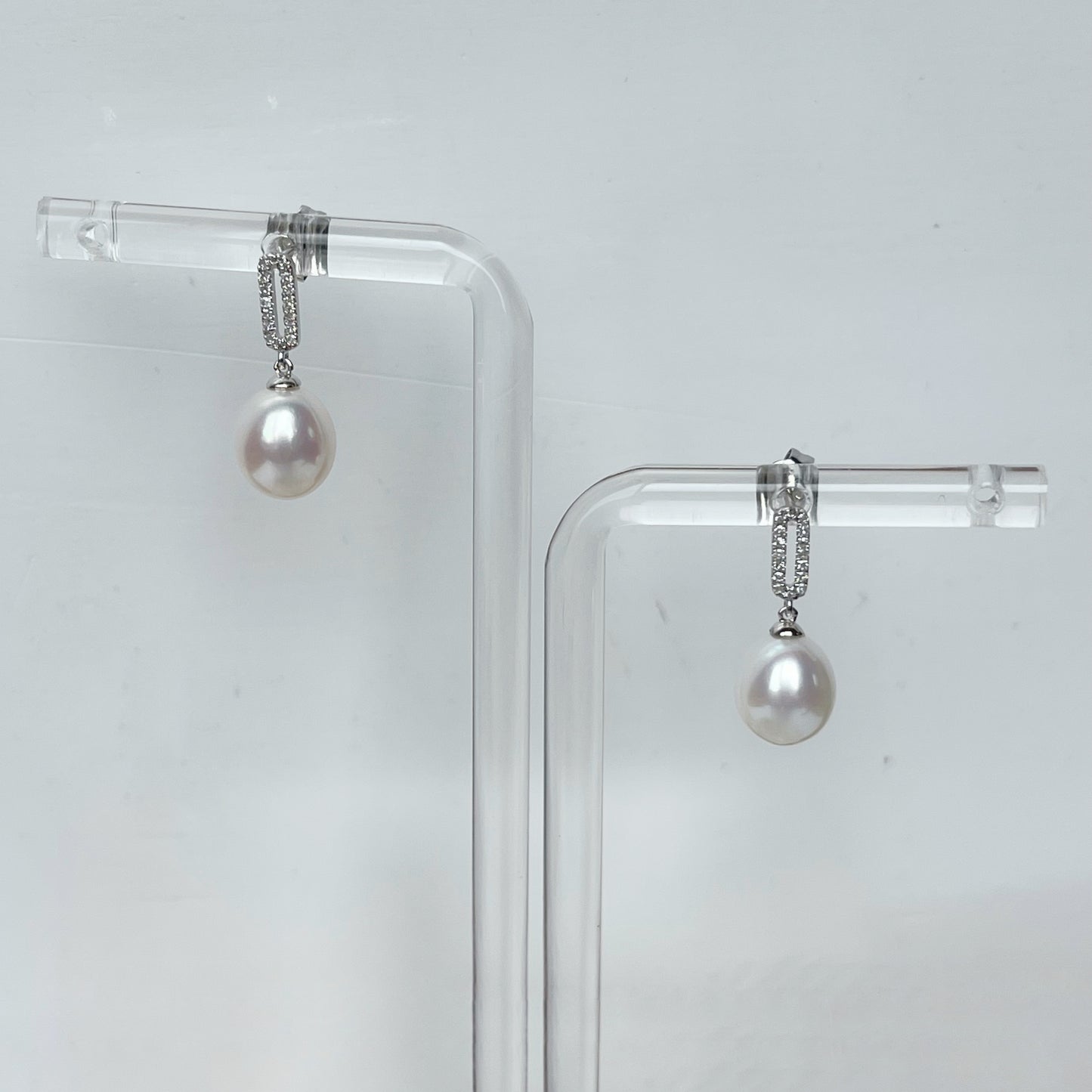 Aretes en oro blanco 14k con perlas y diamantes 0.10ctw