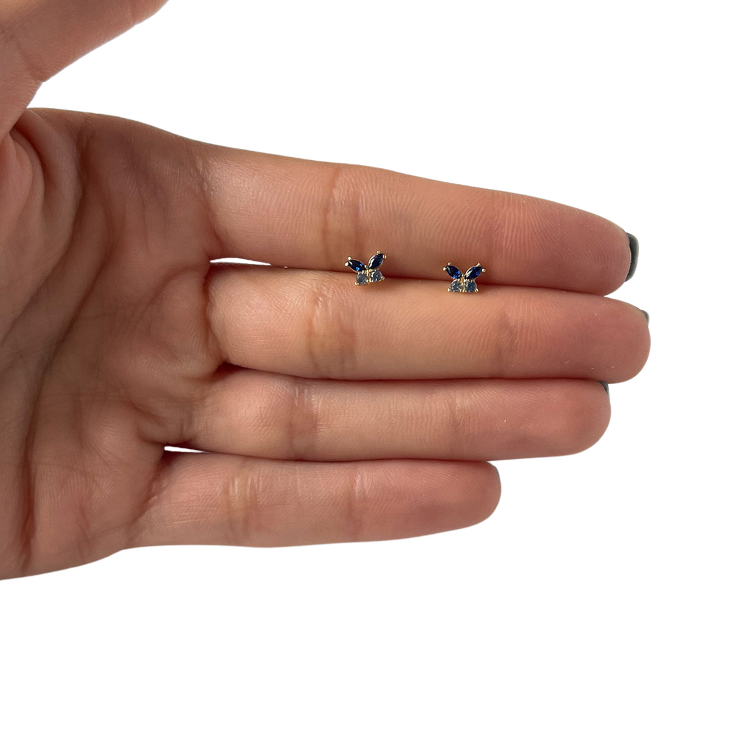 Aretes en oro amarillo 14k en forma de mariposa con circonita en tonos de azul