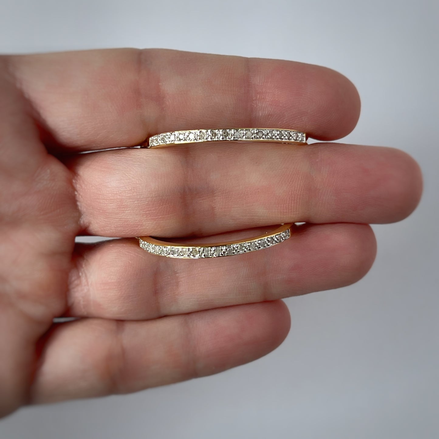 Argolla en plata con baño de oro y diamantes 0.50ctw dentro y fuera de la argolla