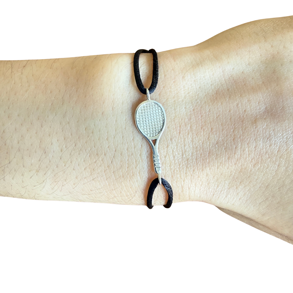 Pulsera de cordón negro con dije de plata de pala padel.