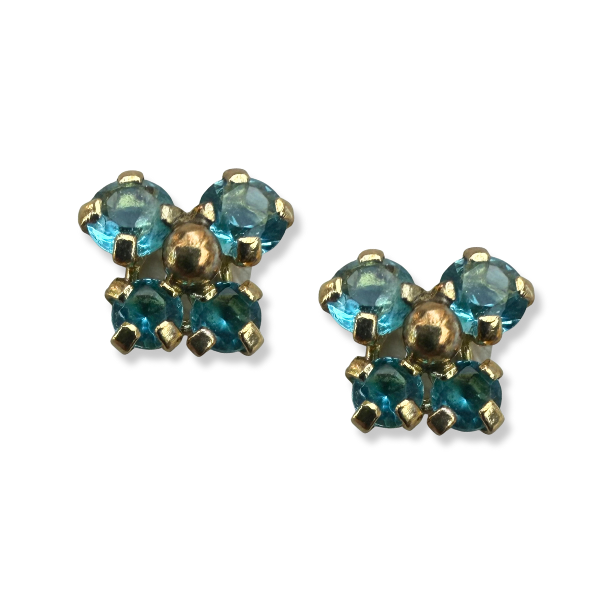 Aretes en oro amarillo 14K con mariposa con circonita celeste y bolita de oro en el centro con tope rosca