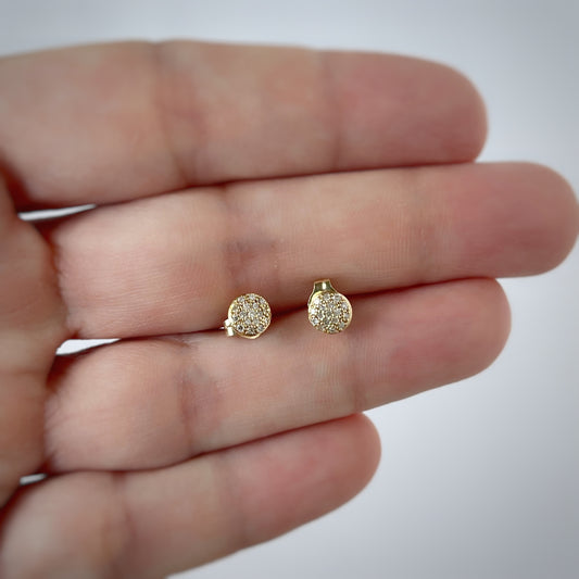 Aretes de mini círculo en oro amarillo 14K con diamantes 0.07ctw