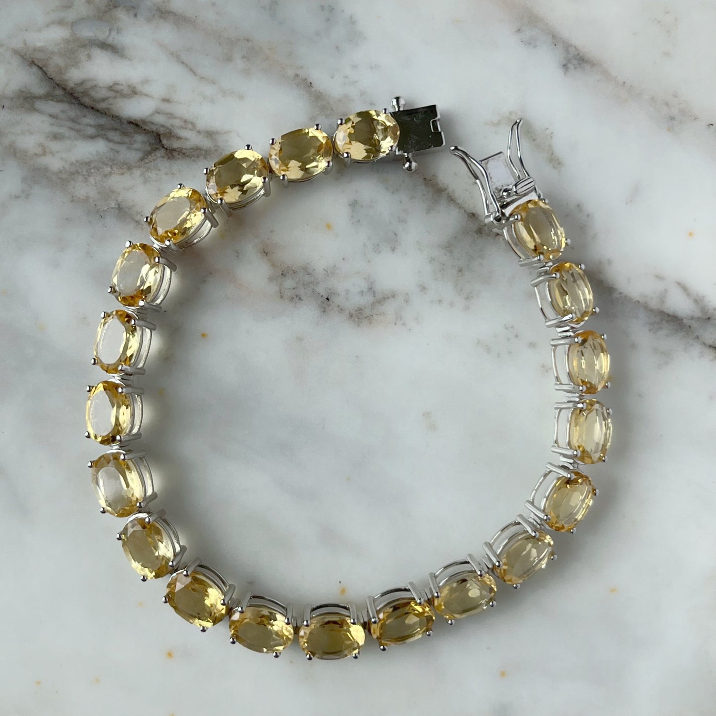 Pulsera de plata con citrinos ovalados