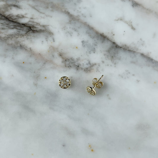 Aretes mini círculos de oro amarillo 10k con diamantes 0.08ctw