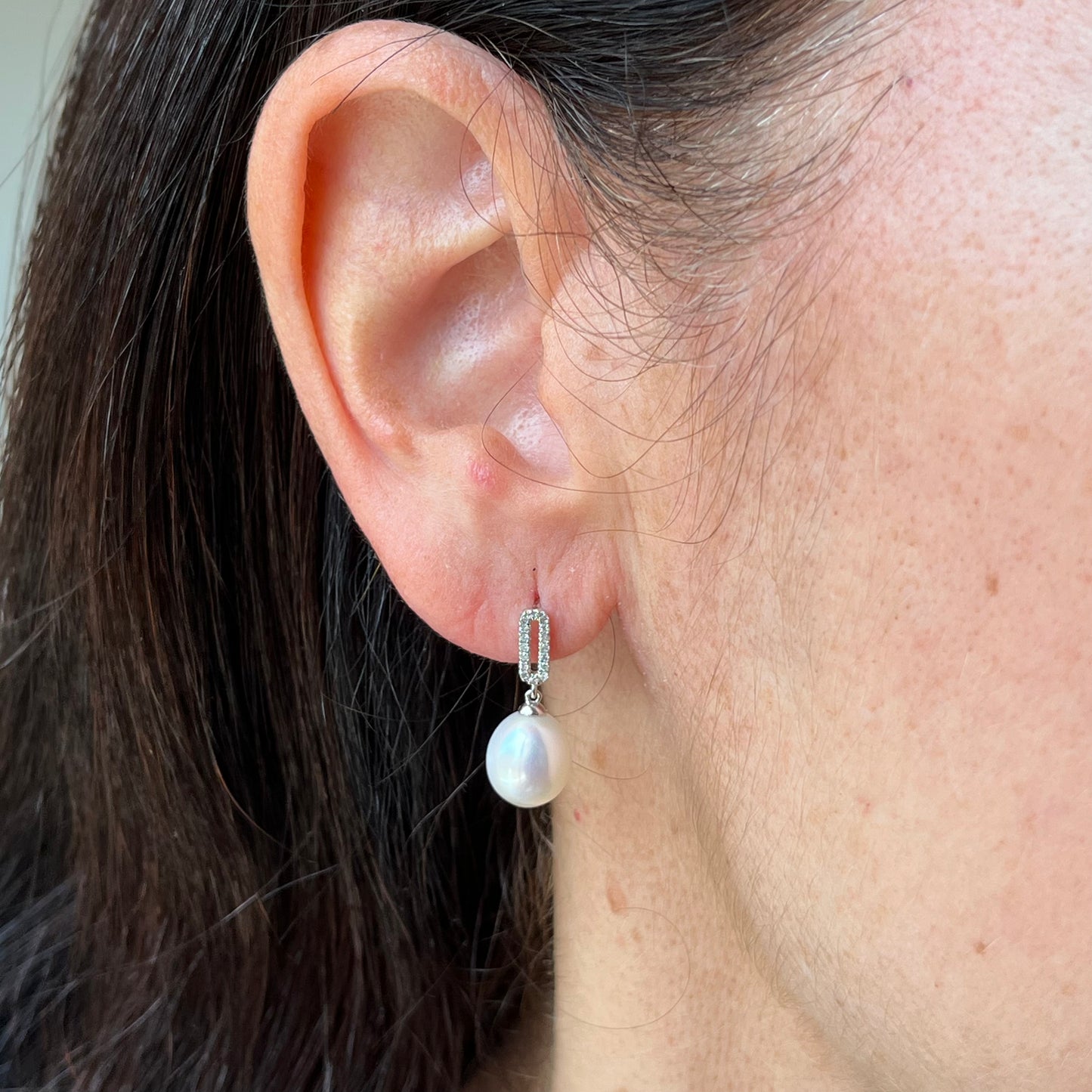 Aretes en oro blanco 14k con perlas y diamantes 0.10ctw