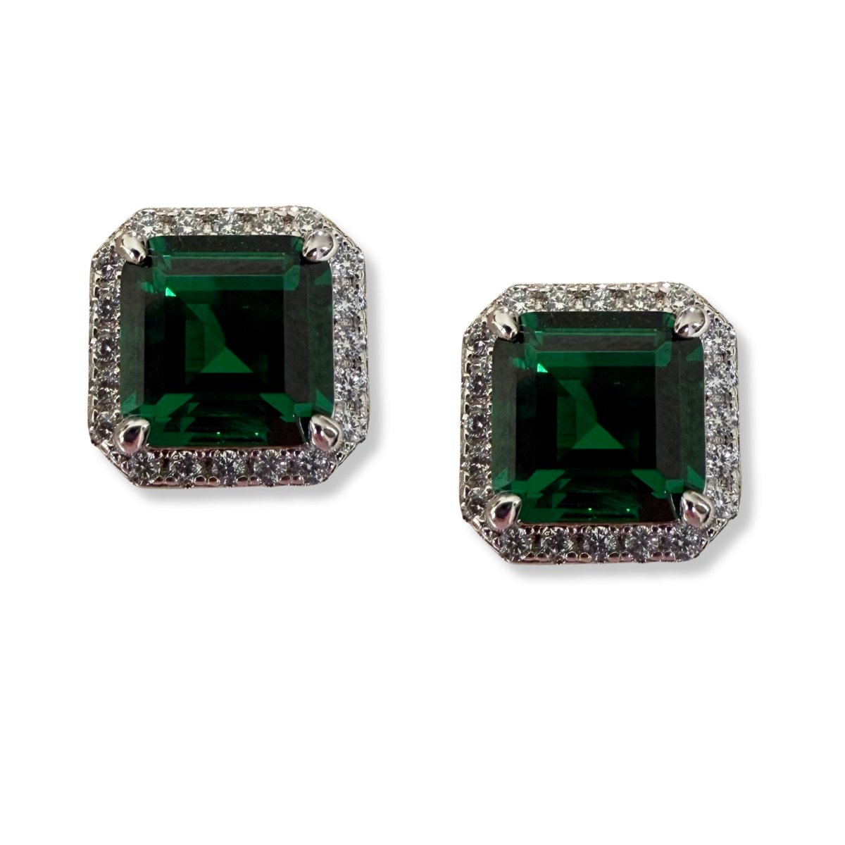 Aretes de plata con circonita cuadrada verde y halo de circonitas blancas