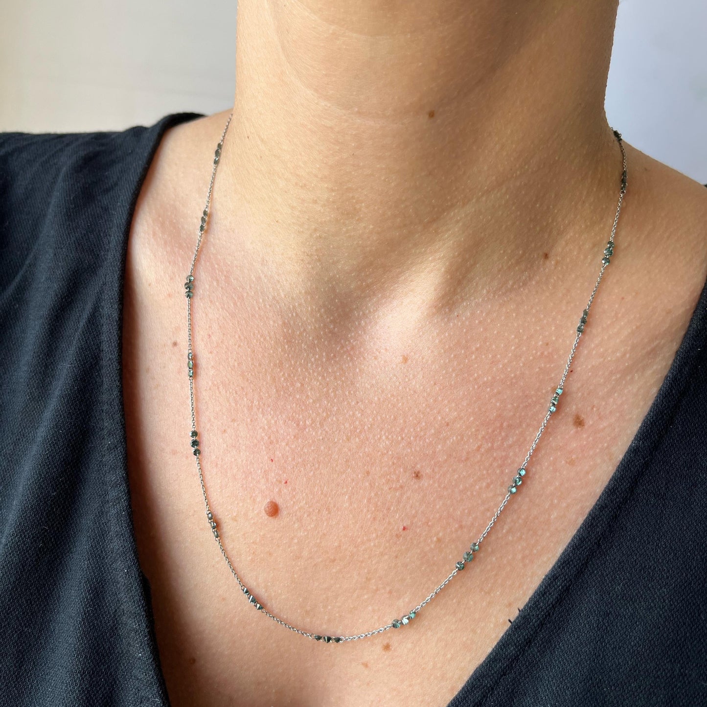 Collar en oro blanco 14K con diamantes azules 2.77ctw