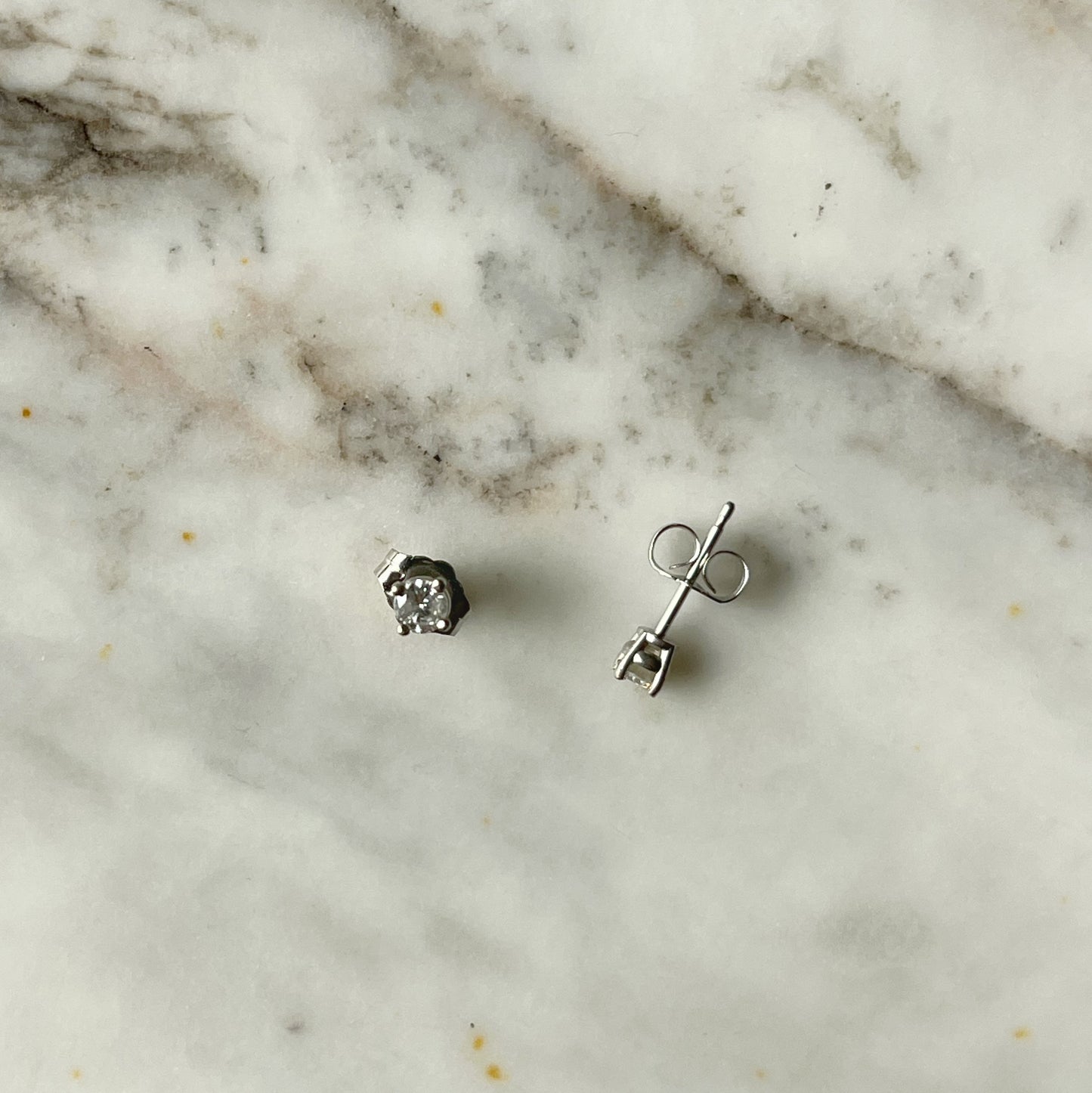 Aretes en oro blanco 14k stud de diamantes 0.21ctw