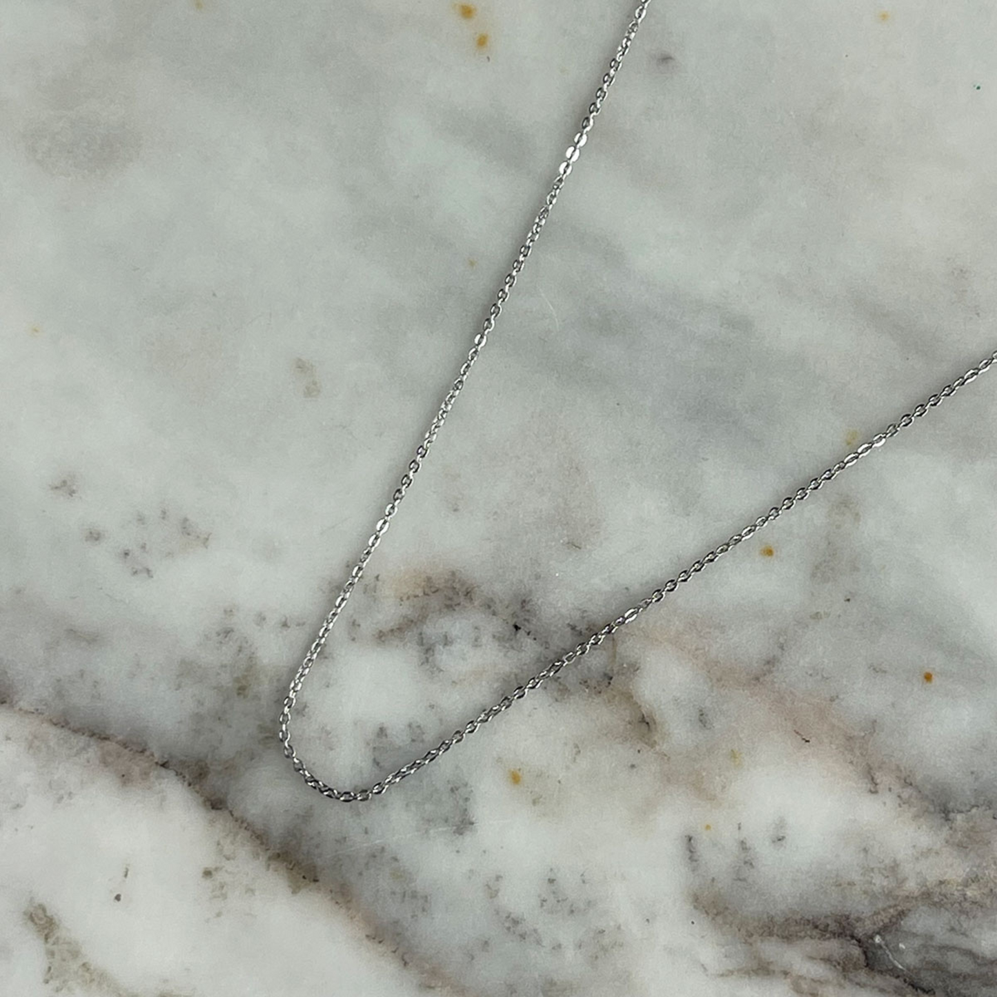 Cadena baby cable en oro blanco 14k