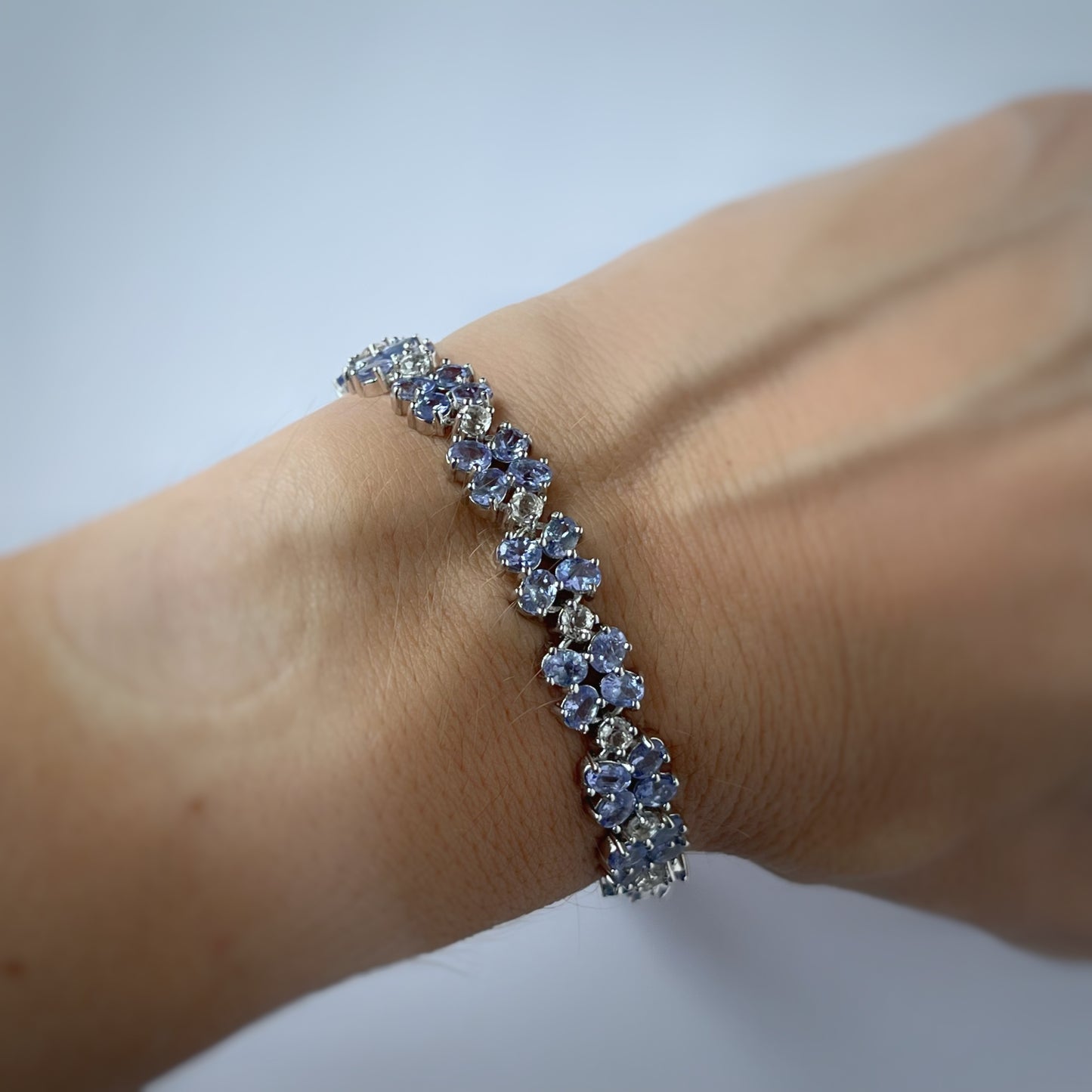 Pulsera de plata con tazanita y zafiro blanco de laboratorio