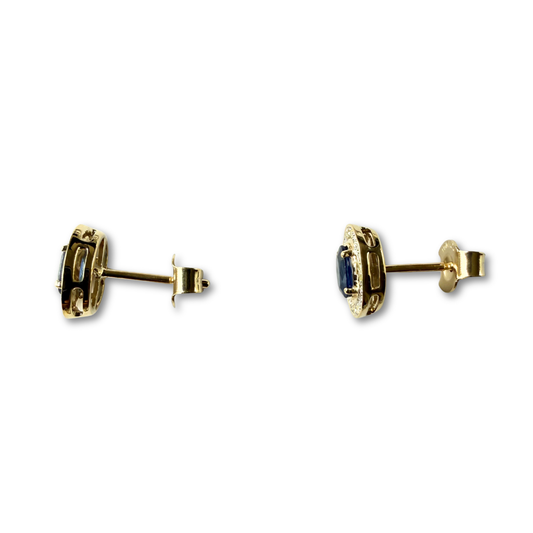 Aretes en oro amarillo 10K con zafiro ovalado y halo de diamantes 0.05ctw
