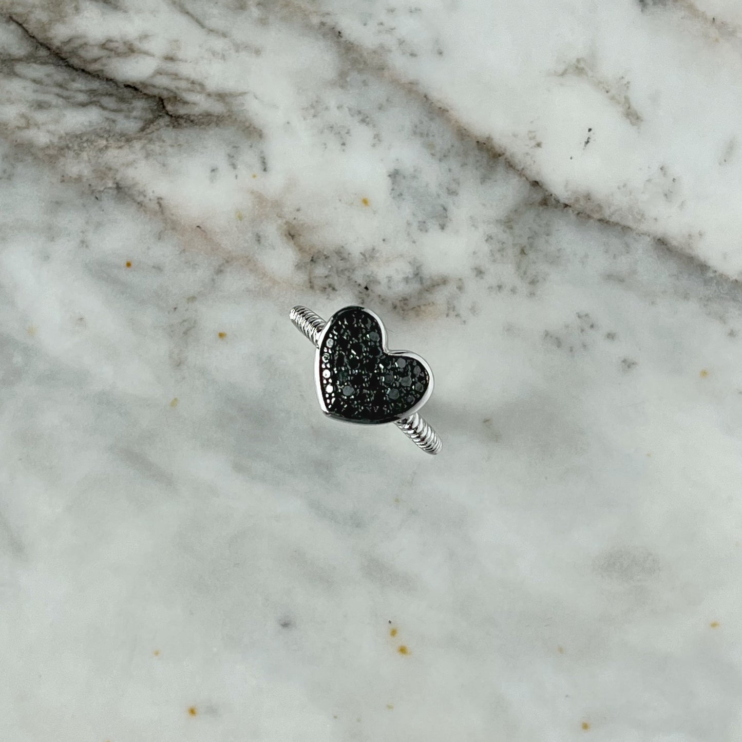 Anillo de plata con corazón de diamantes negros 0.20ctw