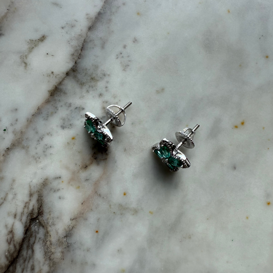 Aretes de oro blanco 10k con esmeraldas y diamantes 0.35ctw