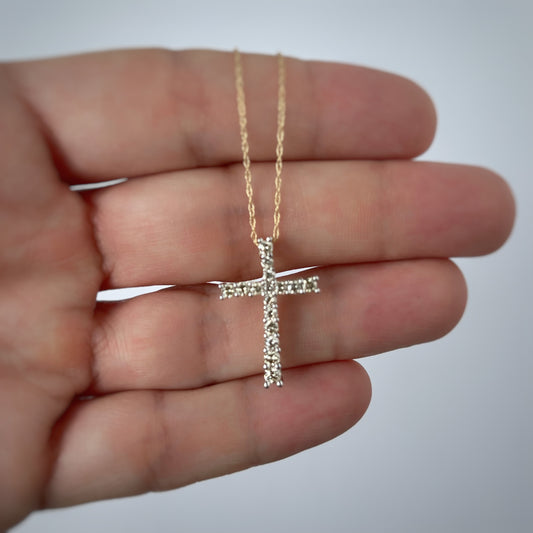 Collar en oro amarillo 10k  con cruz de diamantes 0.50ctw