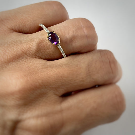 Anillo en oro amarillo 10k con amatista y diamantes 0.10ctw