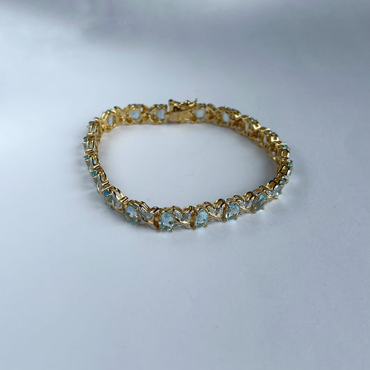 Pulsera de plata con baño de oro con topacios azules ovalados