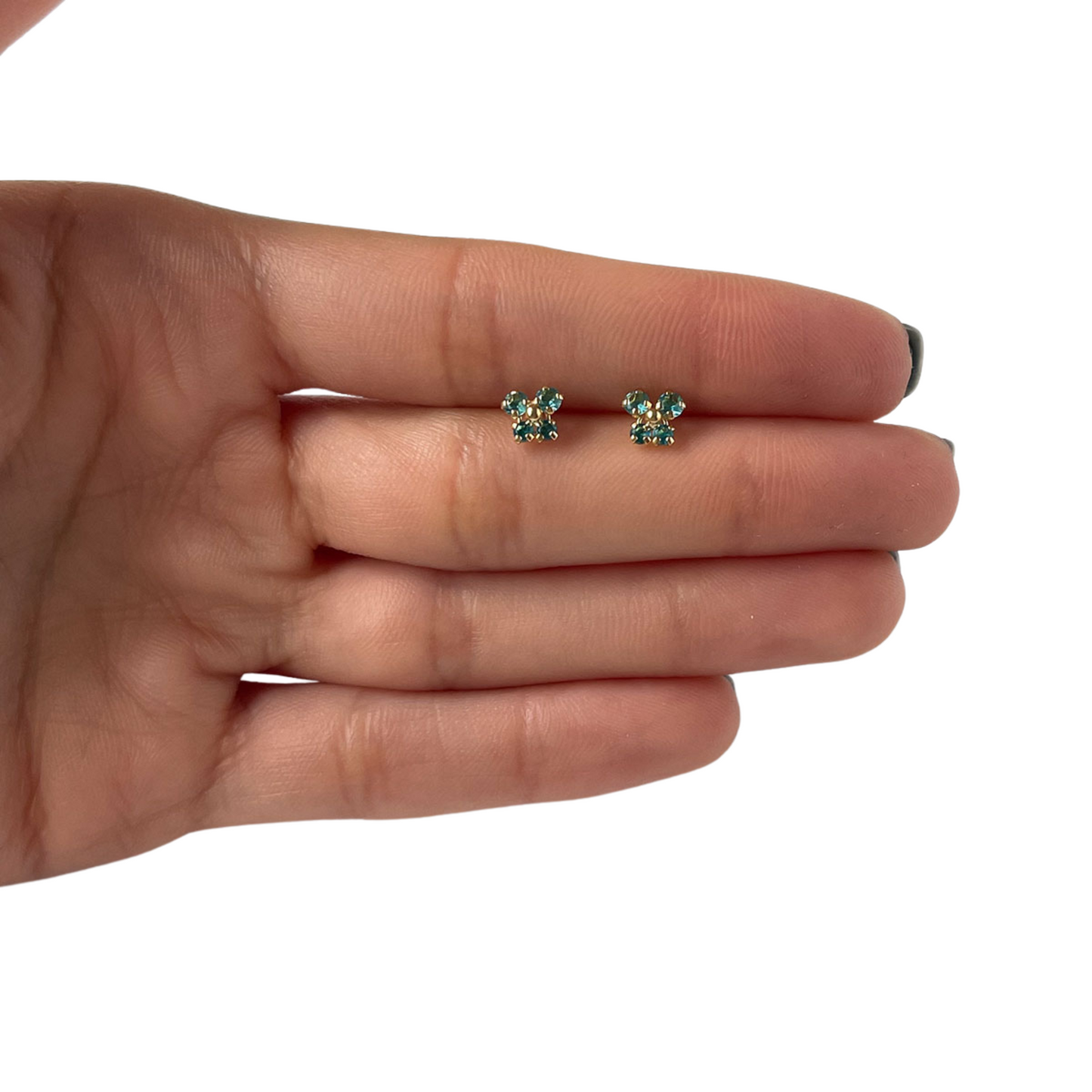 Aretes en oro amarillo 14K con mariposa con circonita celeste y bolita de oro en el centro con tope rosca