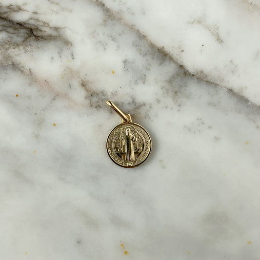 Medalla San Benito en oro amarillo 14k pequeña