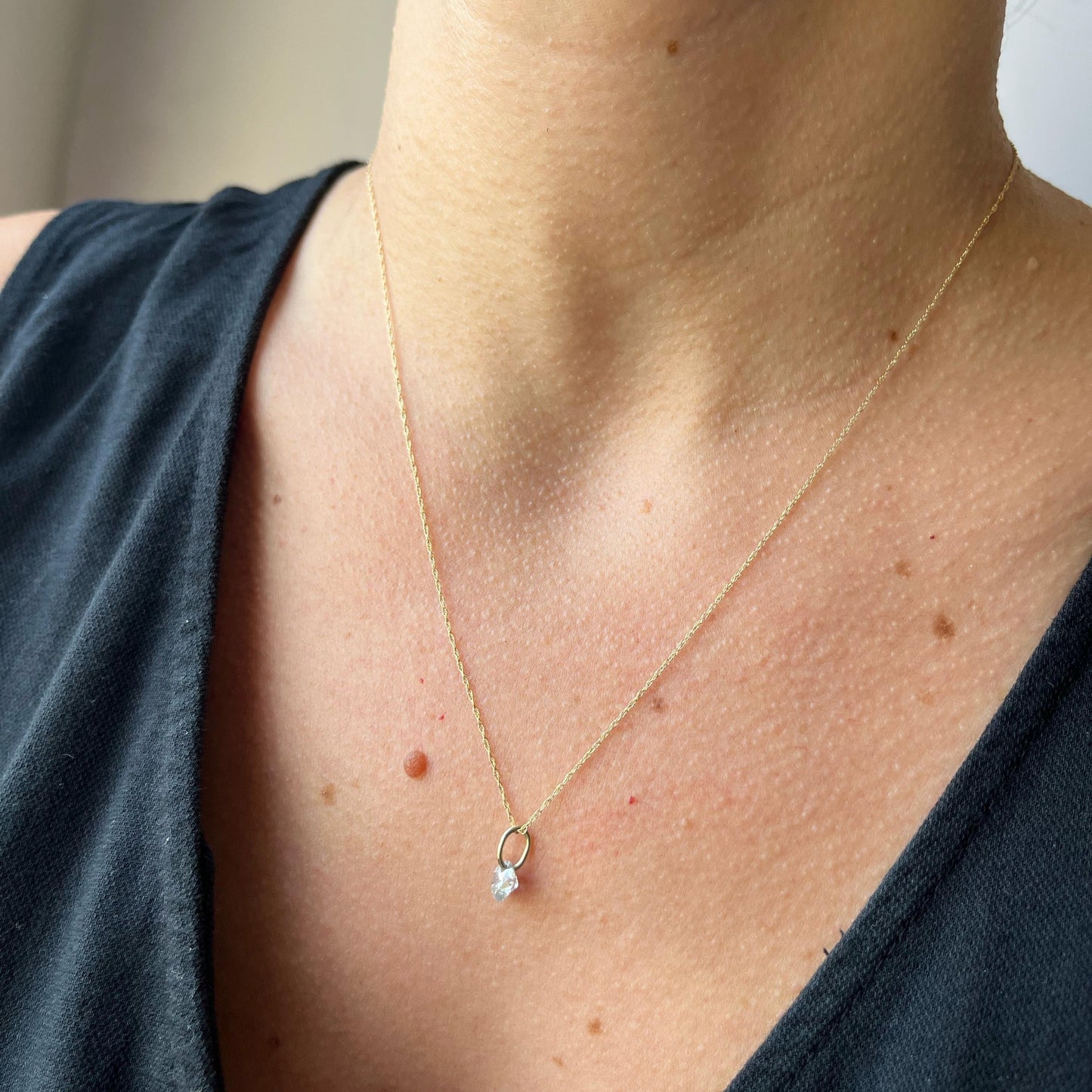 Collar en oro amarillo 14K con diamante flotante de 0.70ct de laboratorio