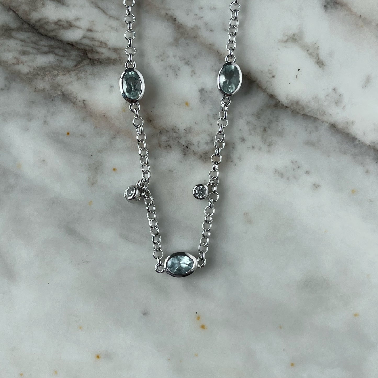 Collar en plata con aquamarinas 3.50ctw y circones blancos