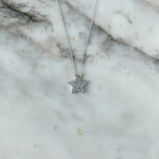 Collar en oro blanco 10k con estrella de diamantes 0.10ctw