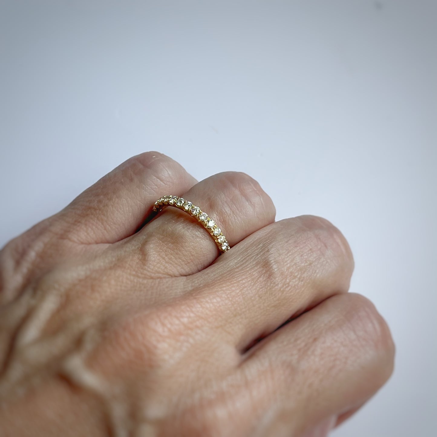Anillo medio cintillo en oro amarillo 14k de diamantes 0.45ctw