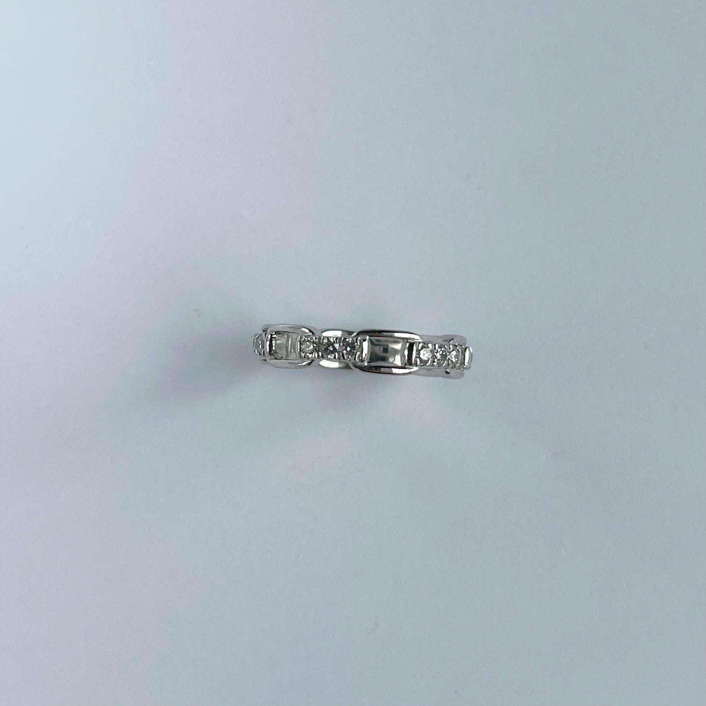 Anillo de plata en forma de eslabones con diamantes de laboratorio 0.54ct