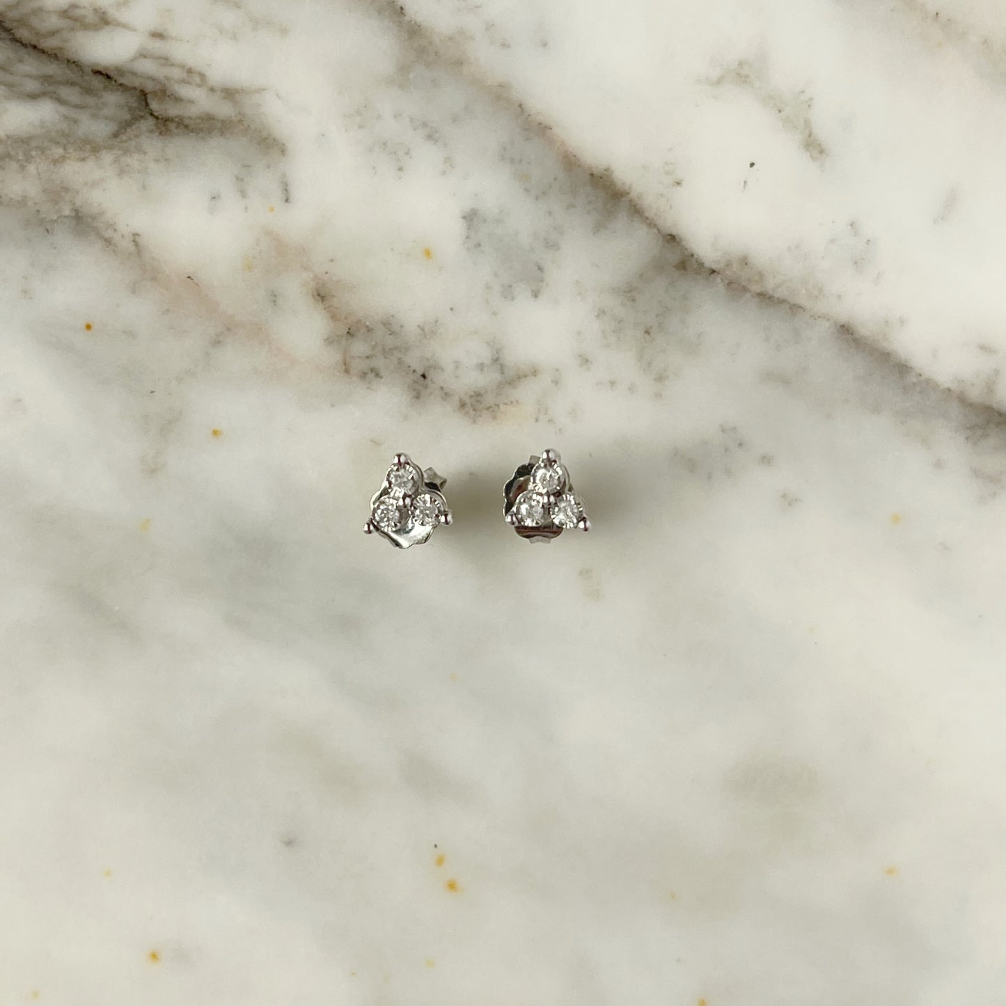 Aretes de plata con trio de diamantes 0.10ctw