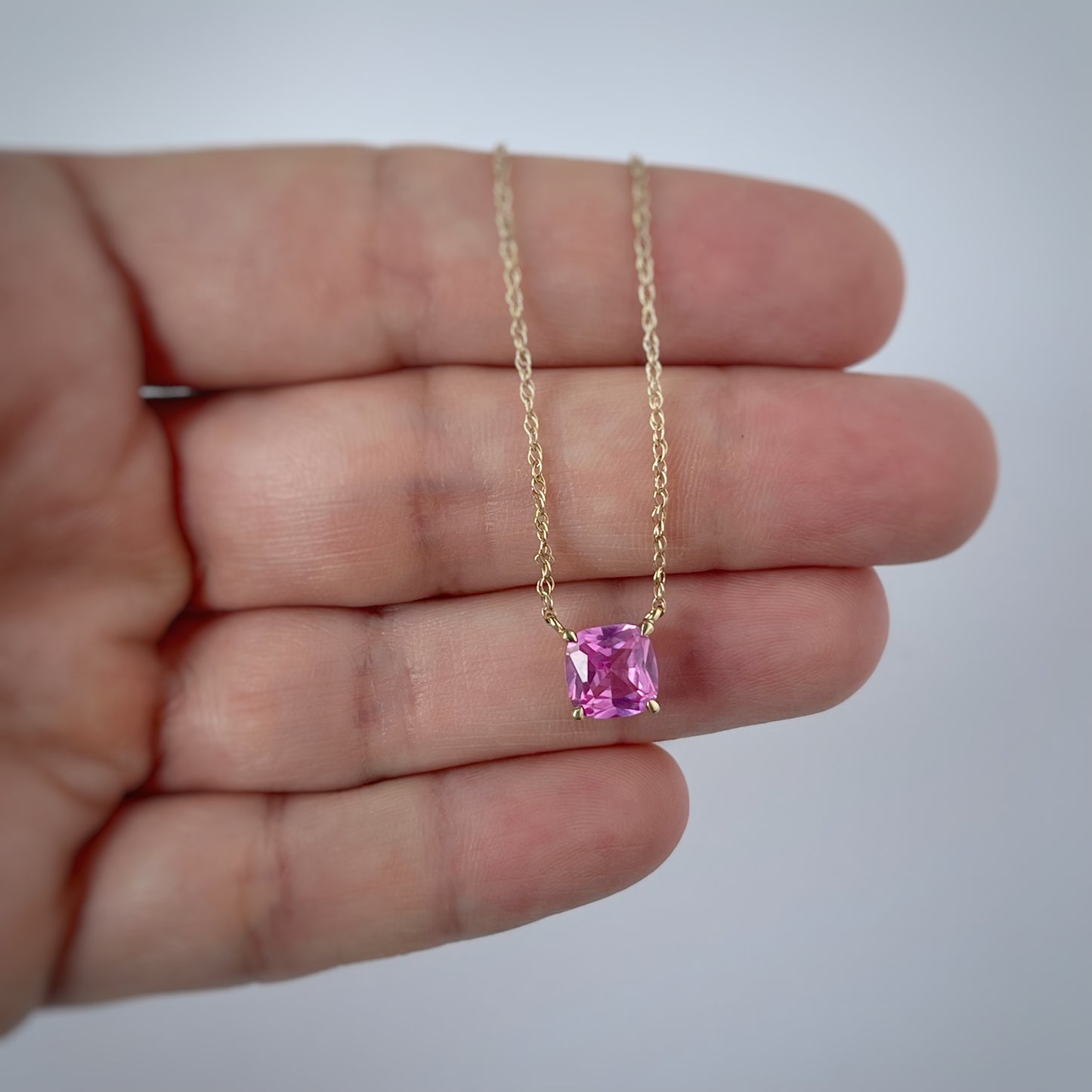 Collar en oro amarillo 10k con topacio rosado cuadrada