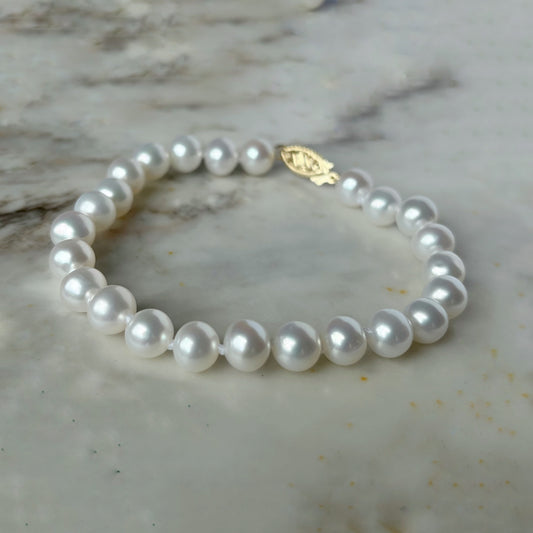 Pulsera de perlas con broche de oro amarillo 14k