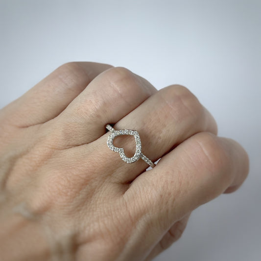 Anillo en plata con corazón delineado de diamantes de laboratorio 0.25ctw
