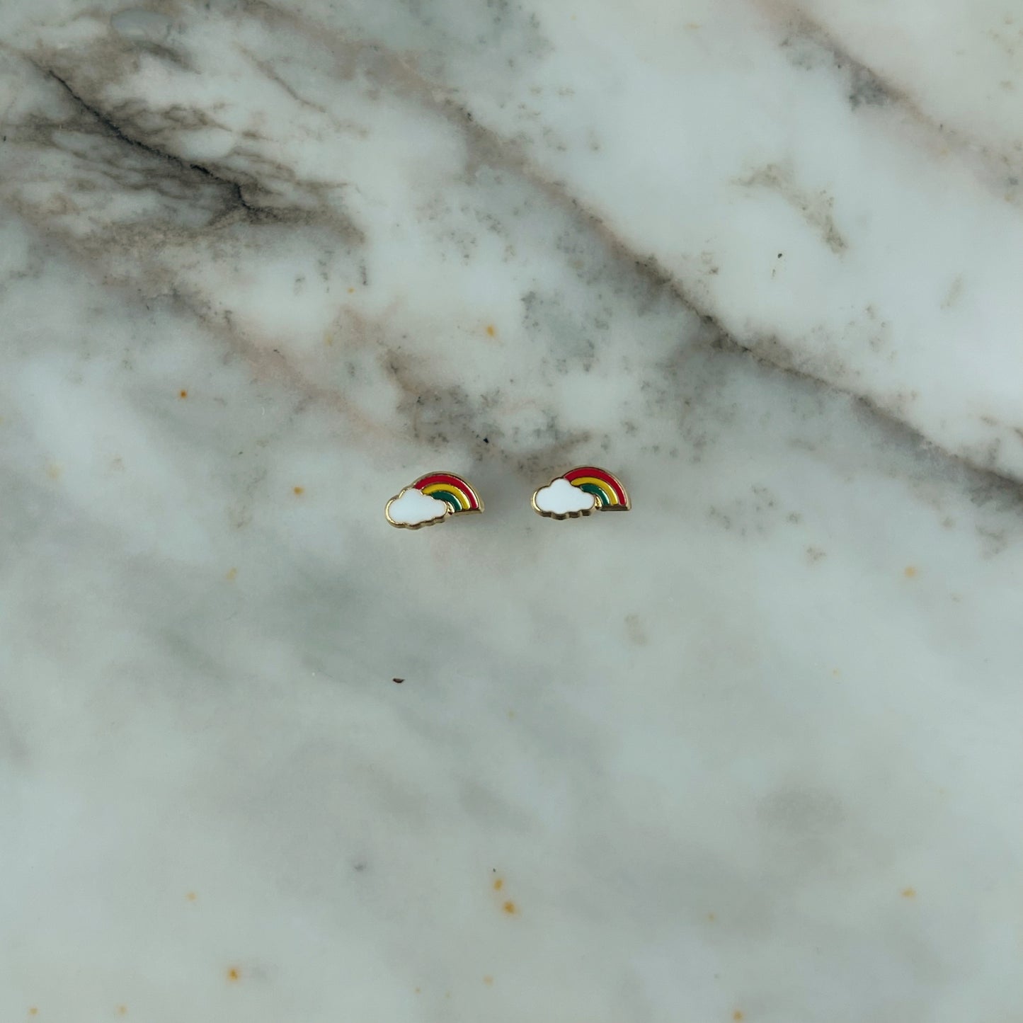 Aretes en oro amarillo 14k arco iris esmaltado con broche rosca
