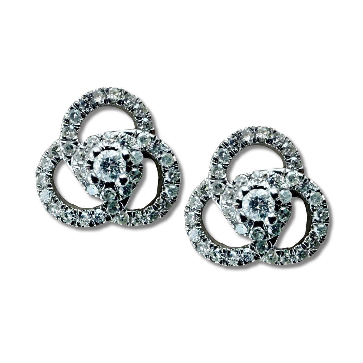 Aretes de oro blanco de 14k con tres círculos entrelazados de diamantes 0.33ctw