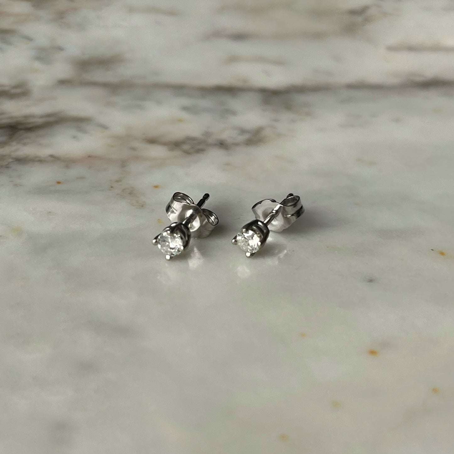 Aretes en oro blanco 14k stud de diamantes 0.21ctw