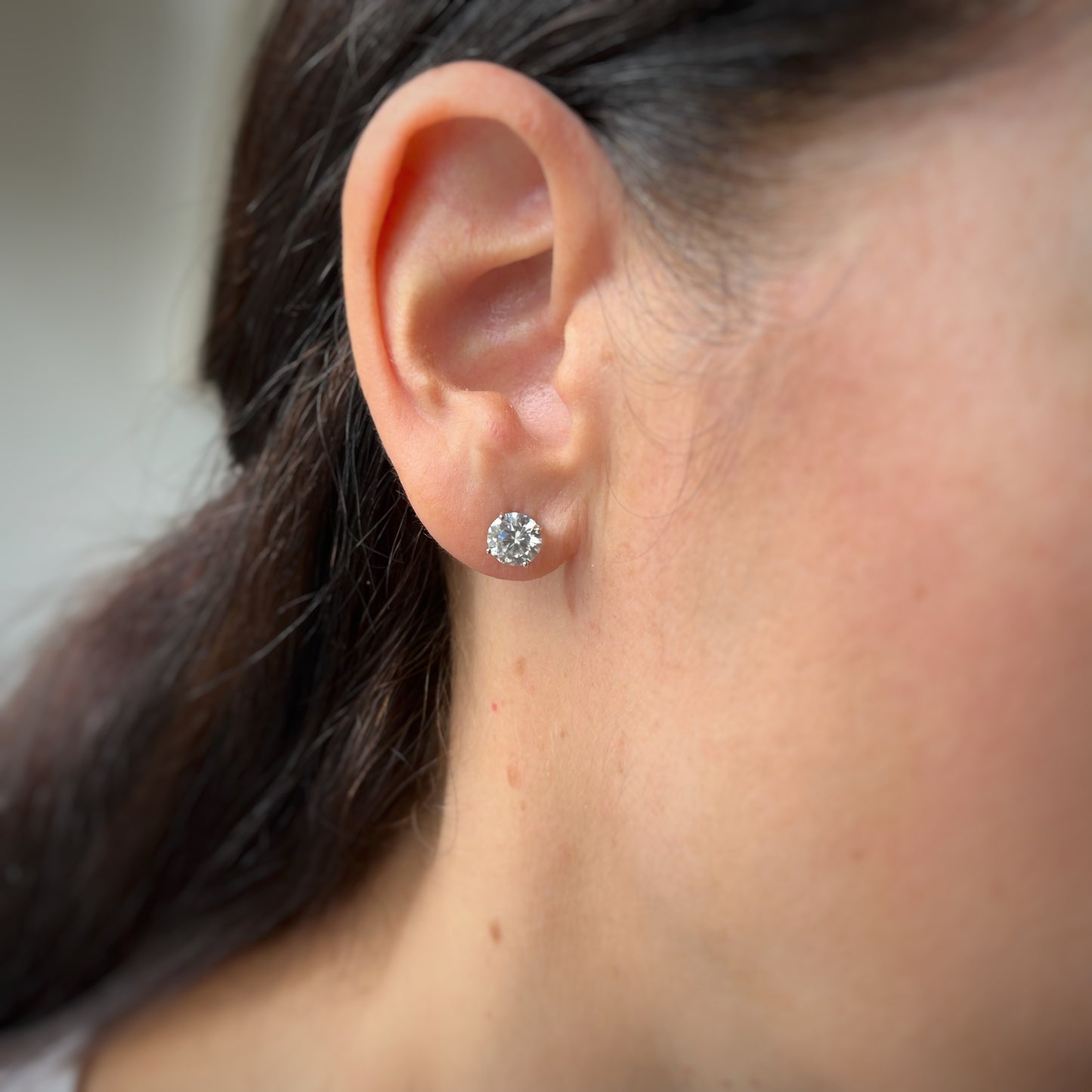 Aretes de plata con moissanita de 2ctw