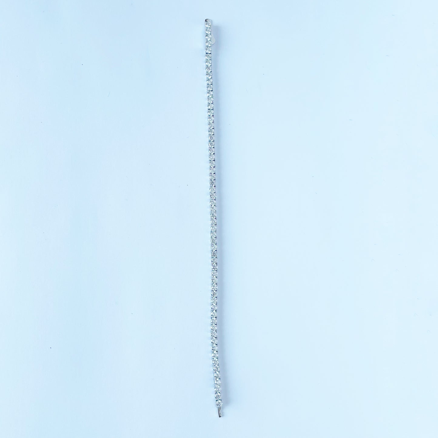 Pulsera tipo tenis en plata con baño de platino y circonitas 4ctw